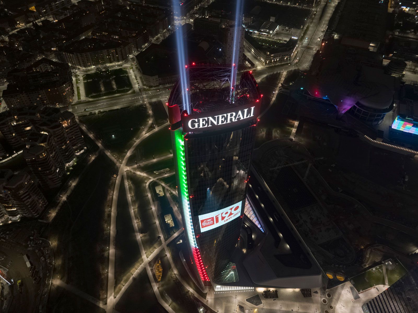 Immagini - La Torre Generali si illumina per i 190 anni della Compagnia