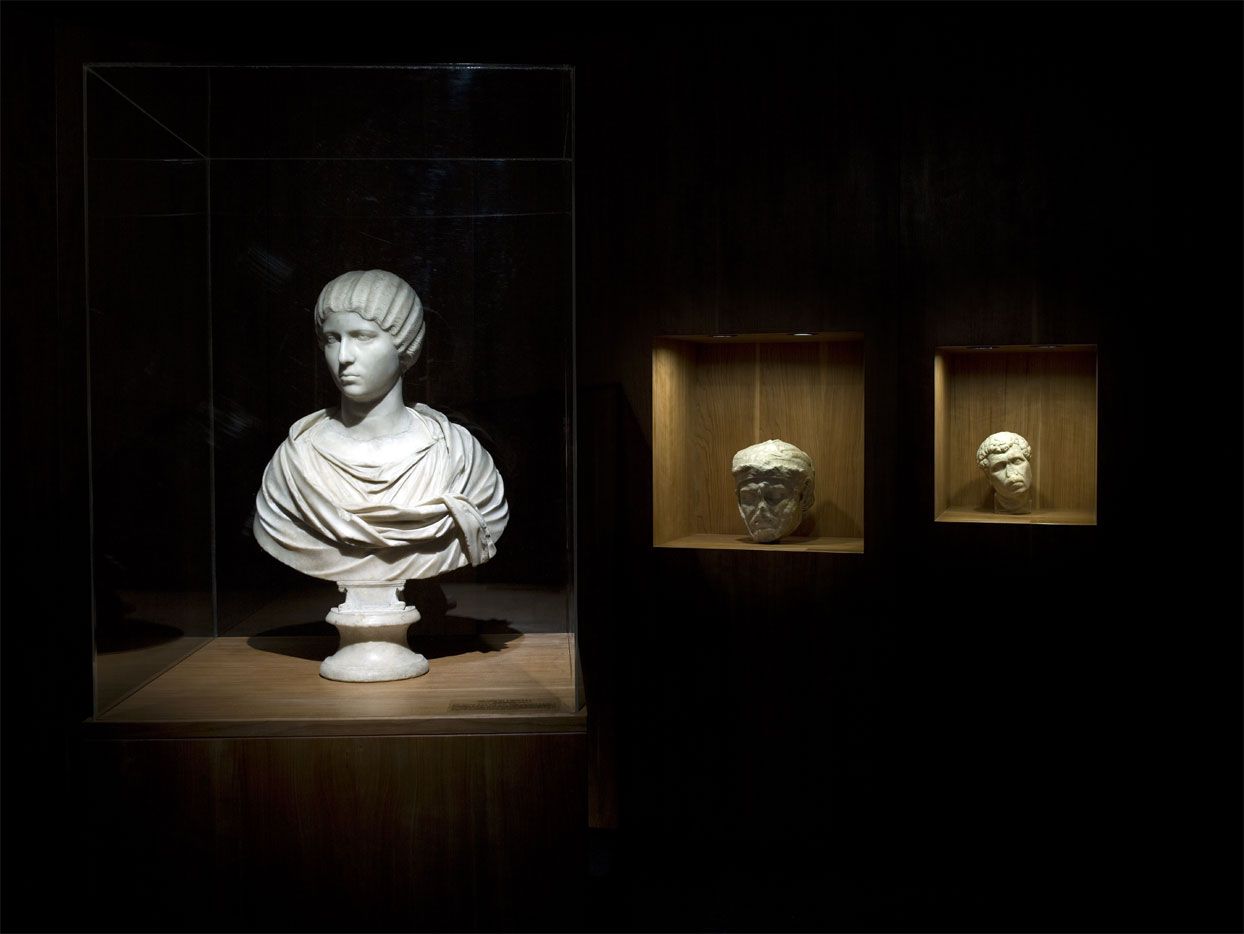 Images - Archaeological exhibition