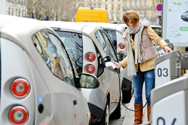 Il 2016 potrebbe essere l'anno dell'auto elettrica: incentivi e ricerca tecnologica decideranno il futuro del go green movement