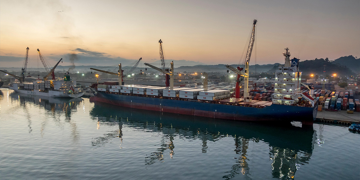 Credit: NORMAN POGSON/ALAMY