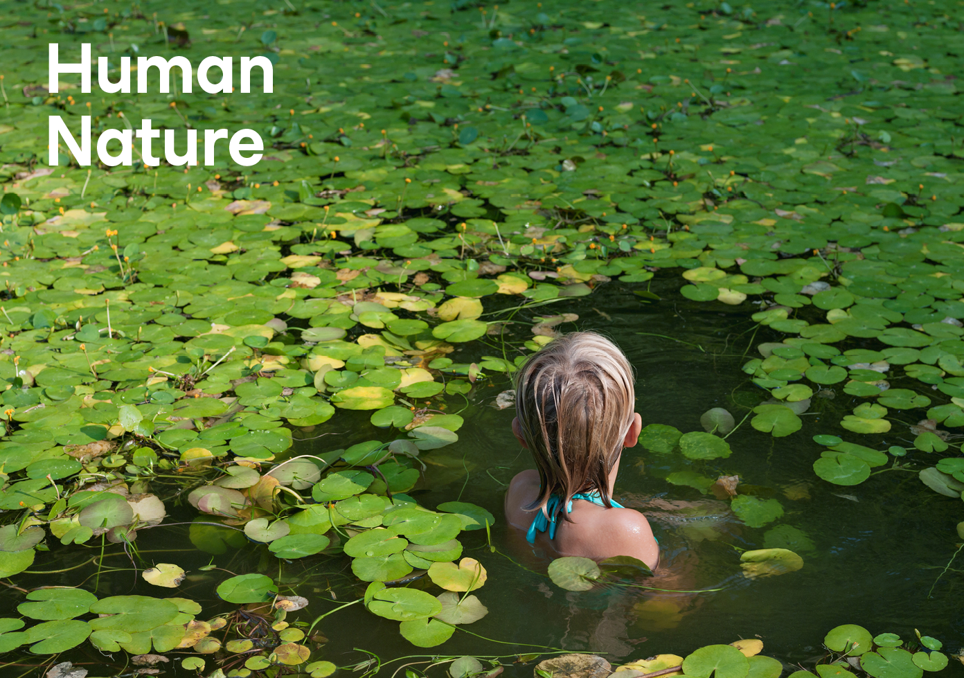 While the planet is in peril, Lucas Foglia has traveled the world, capturing images that reveal humanity’s dependence on nature, even in the heart of overcrowded metropolises. An intrinsic need for wild spaces, even when those spaces are human-made.