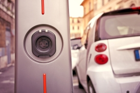 Il 2016 potrebbe essere l'anno dell'auto elettrica: incentivi e ricerca tecnologica decideranno il futuro del go green movement